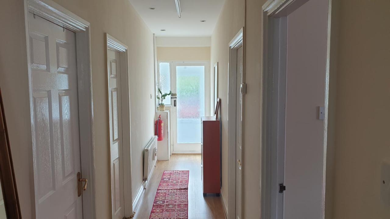 Appartement Guess Bungalow Wembley à Londres Extérieur photo