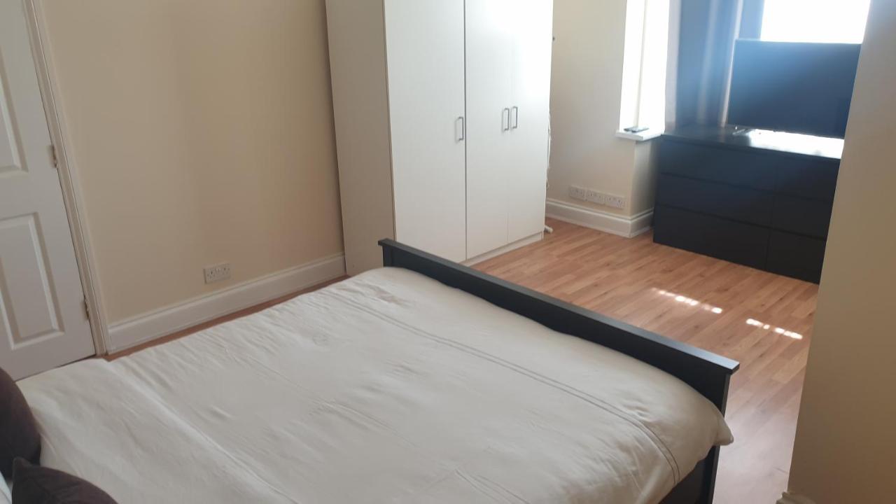 Appartement Guess Bungalow Wembley à Londres Extérieur photo