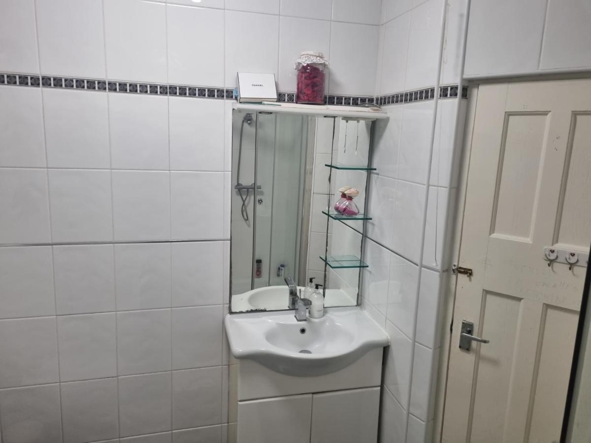 Appartement Guess Bungalow Wembley à Londres Extérieur photo