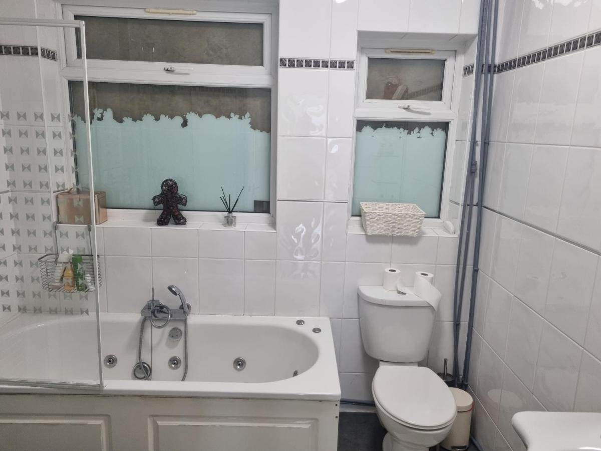Appartement Guess Bungalow Wembley à Londres Extérieur photo