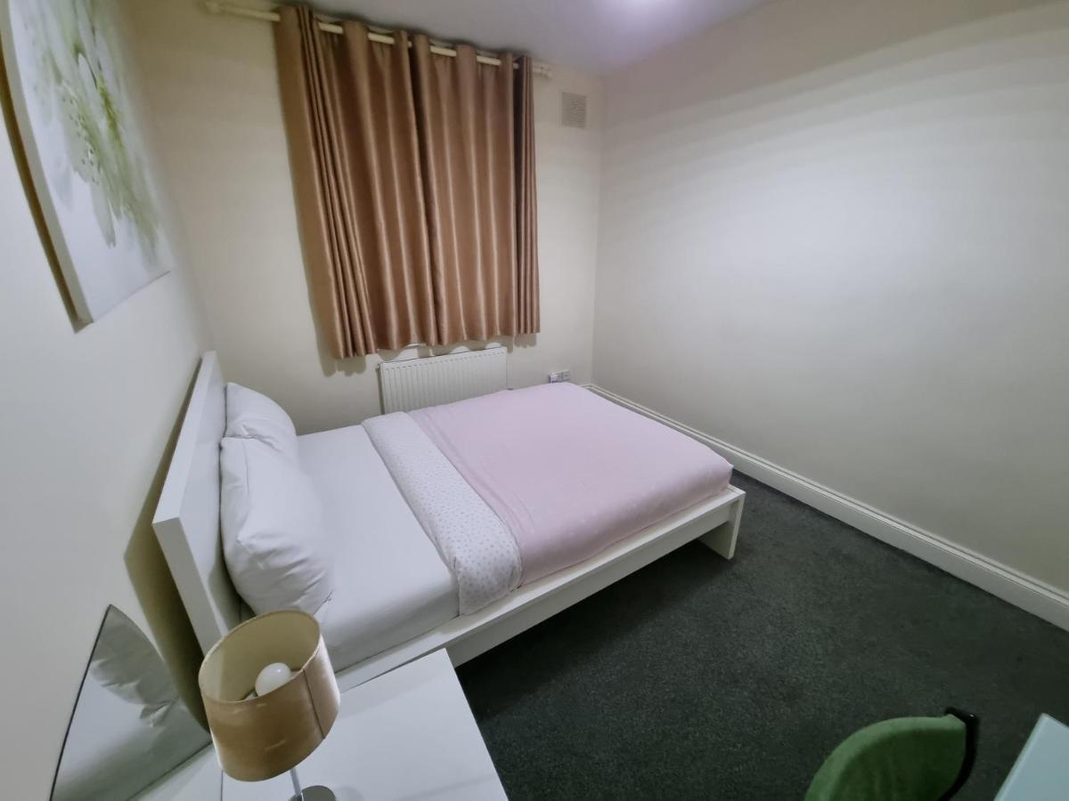 Appartement Guess Bungalow Wembley à Londres Extérieur photo