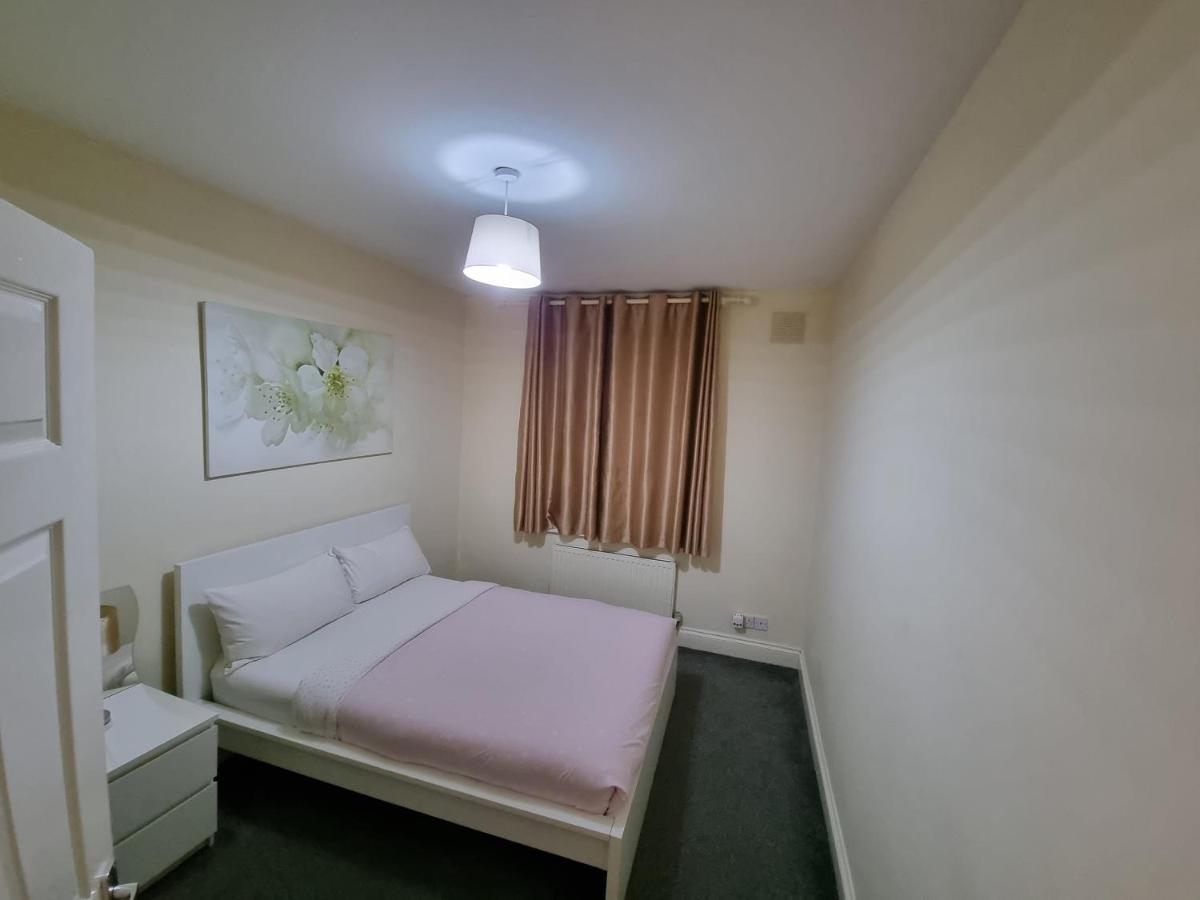 Appartement Guess Bungalow Wembley à Londres Extérieur photo