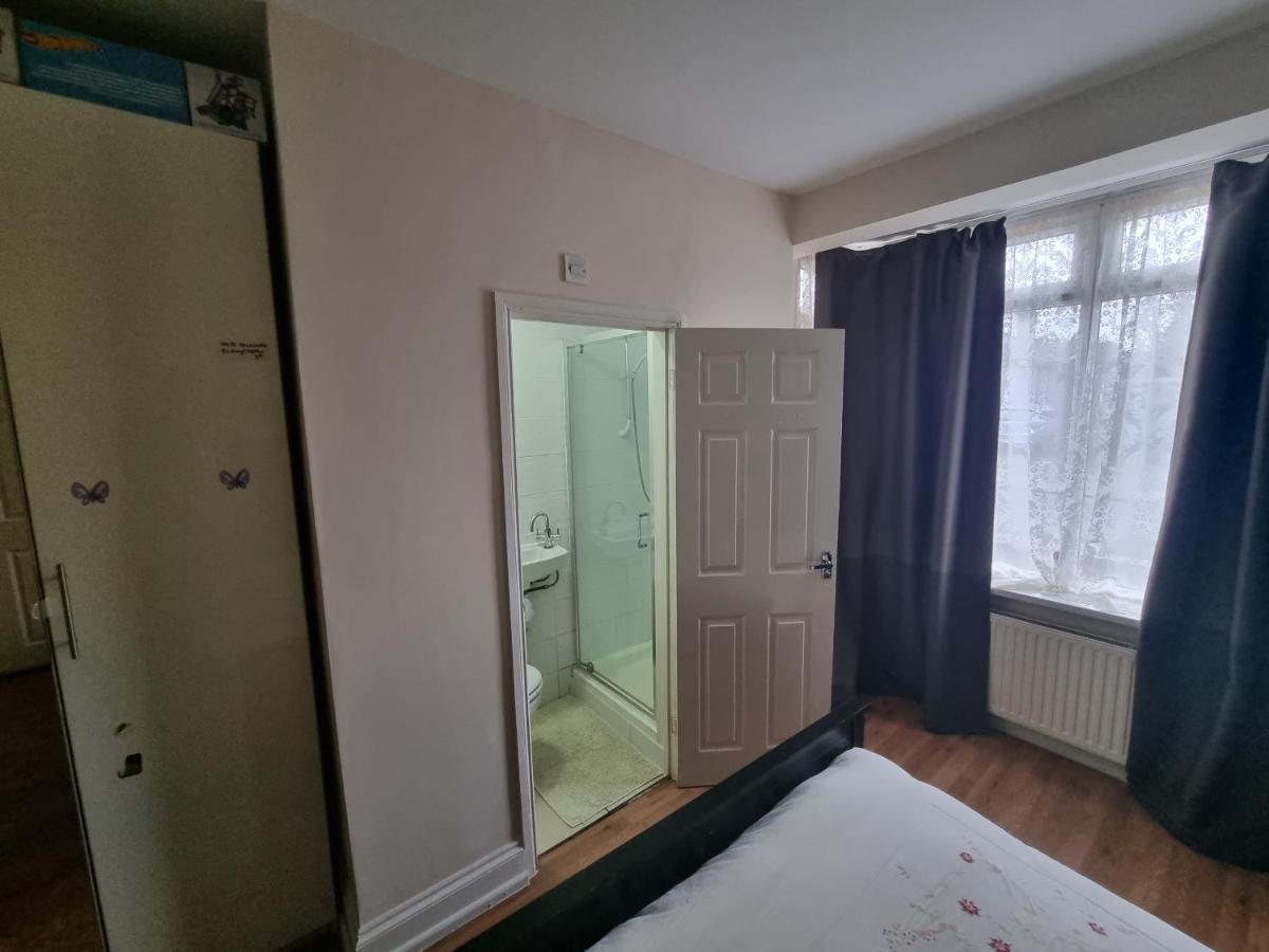 Appartement Guess Bungalow Wembley à Londres Extérieur photo